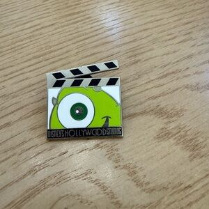 Disney's Hollywood Studios Green and White Pin